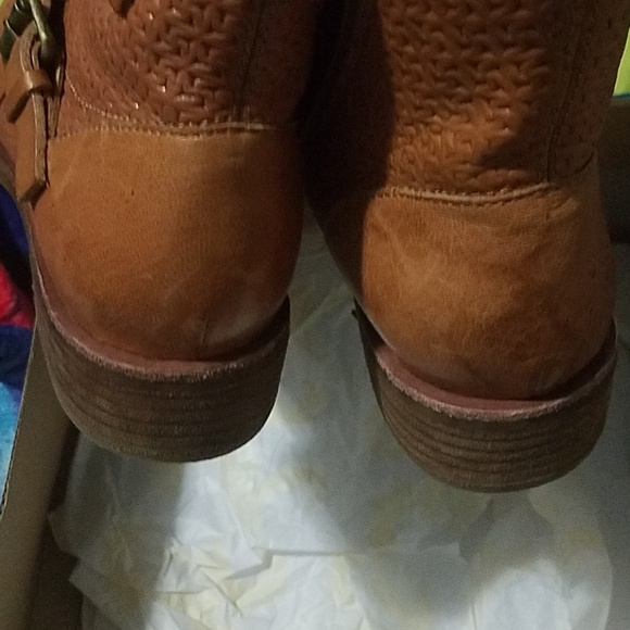 Ankle booties..SAND IS THE COLPR - Picture 5 of 8